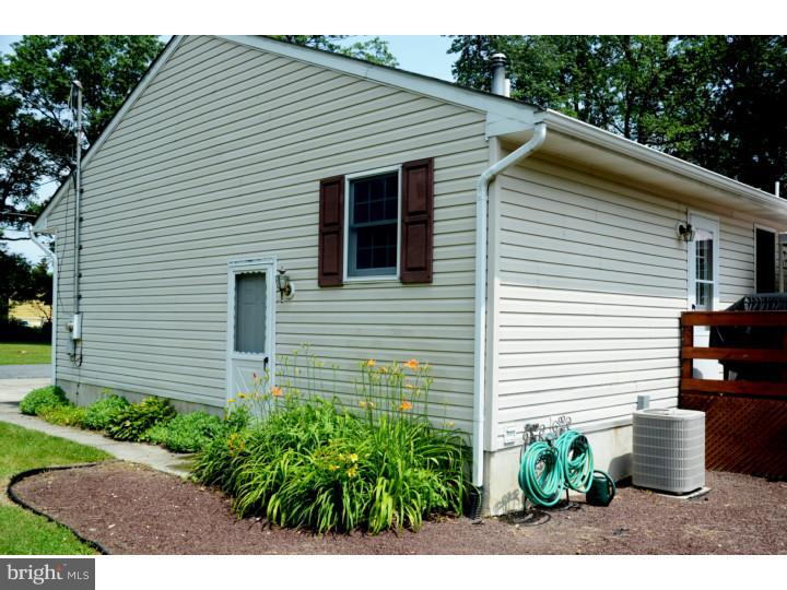 18 Park Road Pennsville, NJ 08070 - Photo 5 of 25 Exterior Side