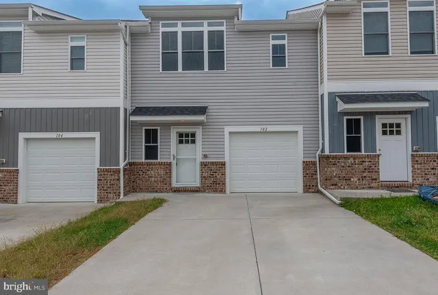 $2,049 | 102 Coralyrose Court, Winchester, VA 22602
