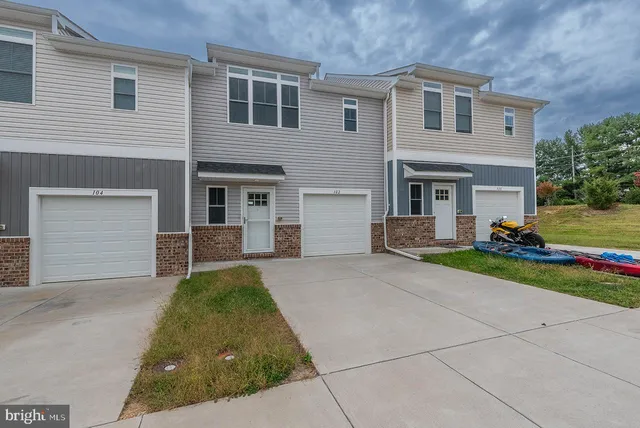 $2,049 | 102 Coralyrose Court, Winchester, VA 22602