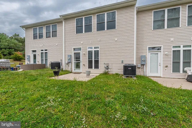 $2,049 | 102 Coralyrose Court, Winchester, VA 22602