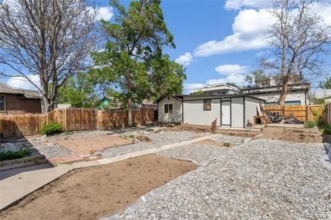 a view of a yard with a house and a tree