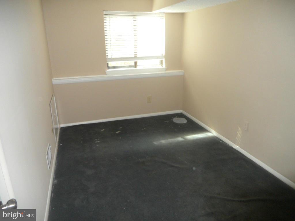 9485 Good Lion Road Columbia, MD 21045 - Photo 20 of 20 an empty room with a window