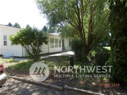 4407 Rd L Northeast Moses Lake, WA 98837 - Photo 4 of 6 a front view of a house with garden