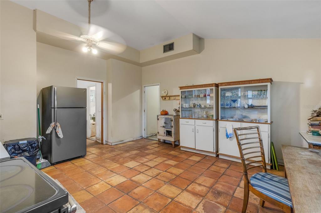 4122 Bradenton Road Sarasota, FL 34234 - Photo 12 of 47