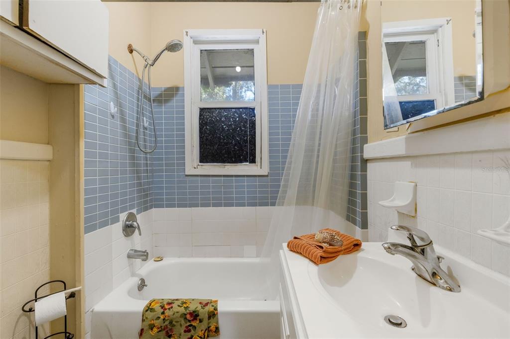 4122 Bradenton Road Sarasota, FL 34234 - Photo 33 of 47