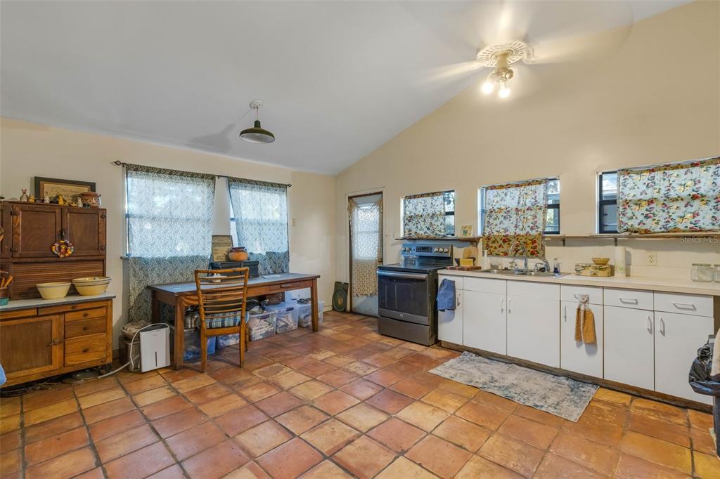 4122 Bradenton Road Sarasota, FL 34234 - Photo 10 of 47