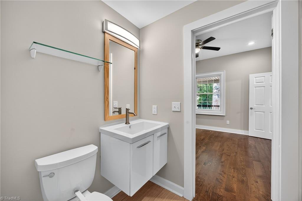 937 Haynes Road Summerfield, NC 27358 - Photo 20 of 50 Jack & Jill style bathroom between rooms on main level.