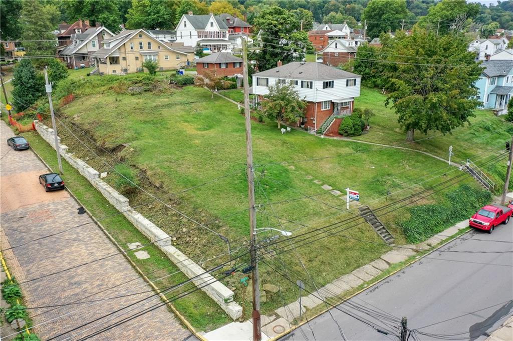 930 State Avenue Coraopolis, PA 15108 - Photo 2 of 12 a view of a garden