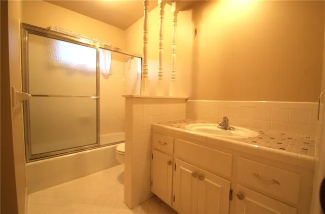 $405,000 | 10120 Glenwood Street, Overland Park, KS 66212