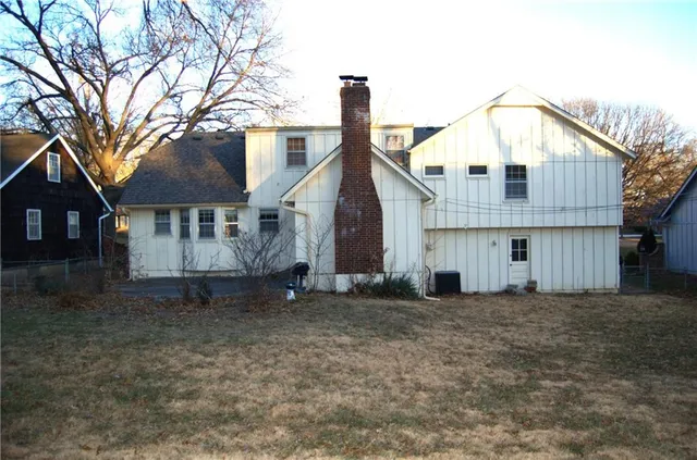 $405,000 | 10120 Glenwood Street, Overland Park, KS 66212