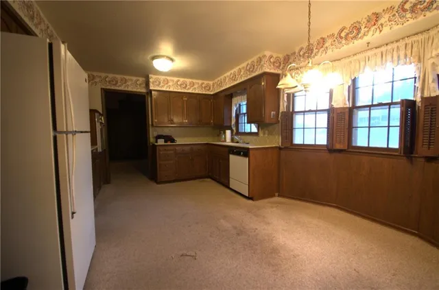 $405,000 | 10120 Glenwood Street, Overland Park, KS 66212