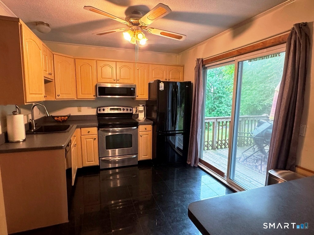 102 Potuccos Ring Road Wolcott, CT 06716 - Photo 9 of 26 Kitchen