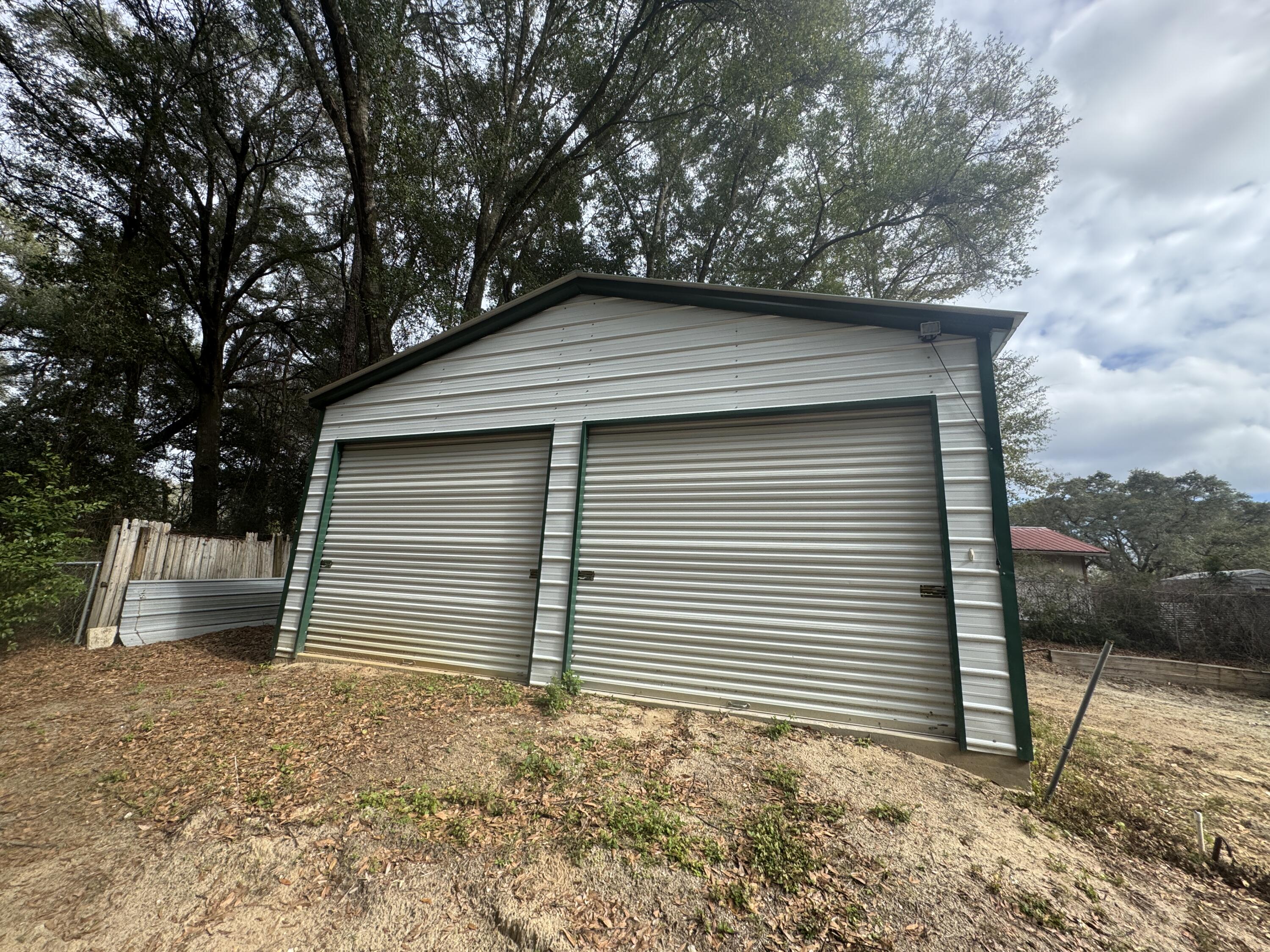 5509 Cone Drive Crestview, FL 32539 - Photo 3 of 9 a backyard of a house