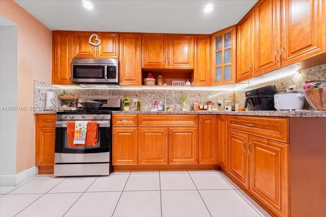 $2,800 | 317 West 36th Street, Unit 317, Hialeah, FL 33012