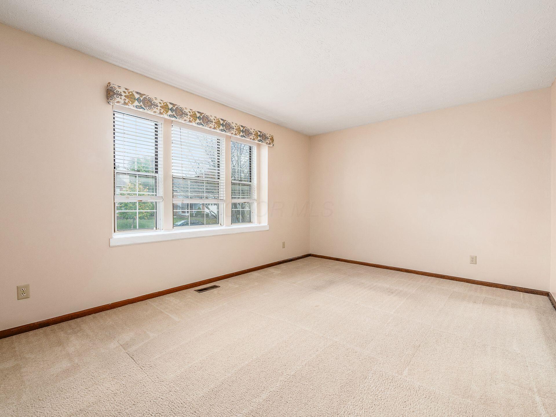 3935 O Shannon Road Dublin, OH 43016 - Photo 7 of 45 Living Room 1