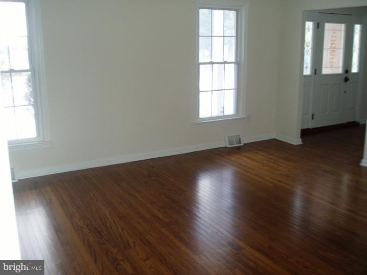 1002 Shiloh Road West Chester, PA 19382 - Photo 4 of 25 Living Room