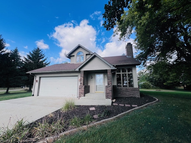 7705 Lakewood Road Weldon, IL 61882 - Photo 5 of 40 a front view of a house with a garden