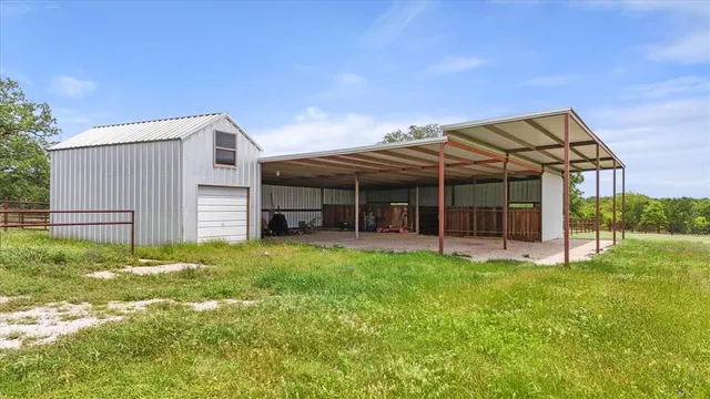 a view of a house with backyard porch and garden