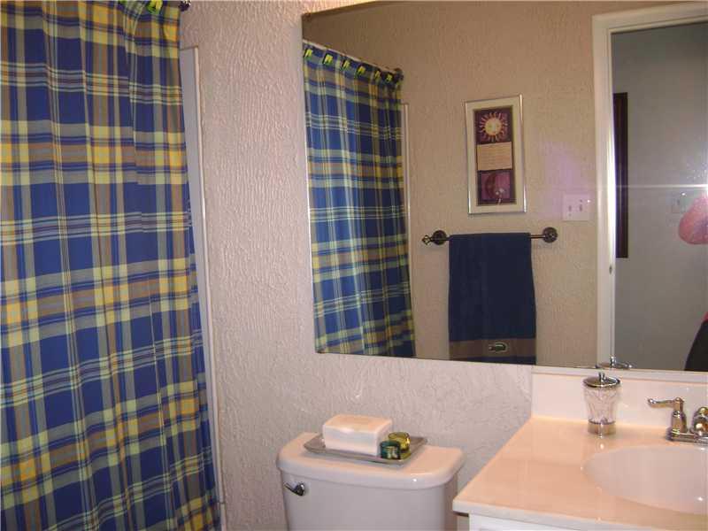 507 Hunters Path Road, Unit 33 Bridgeville, PA 15017 - Photo 10 of 21 Full Bath.