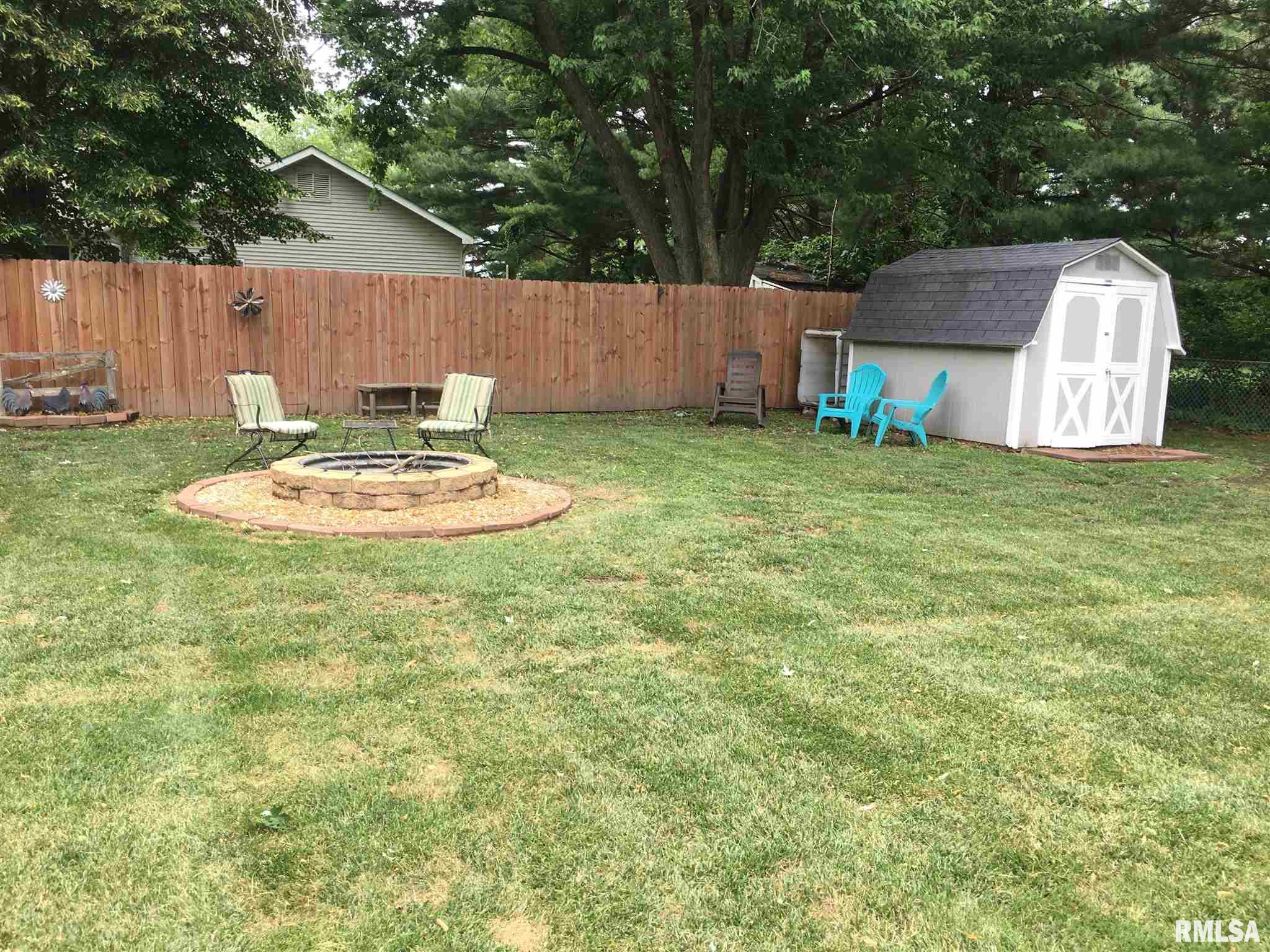 215 Country Lake Road Springfield, IL 62711 - Photo 9 of 48