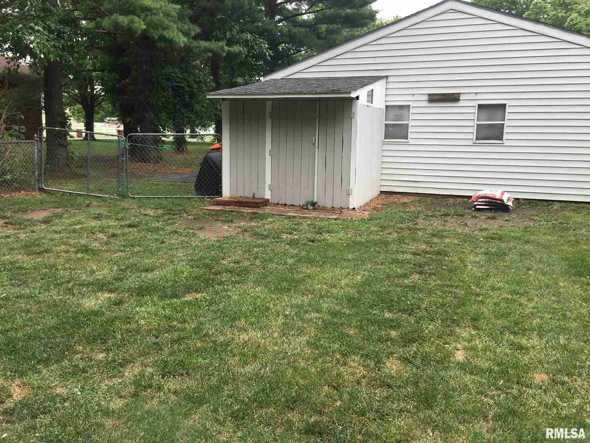215 Country Lake Road Springfield, IL 62711 - Photo 10 of 48