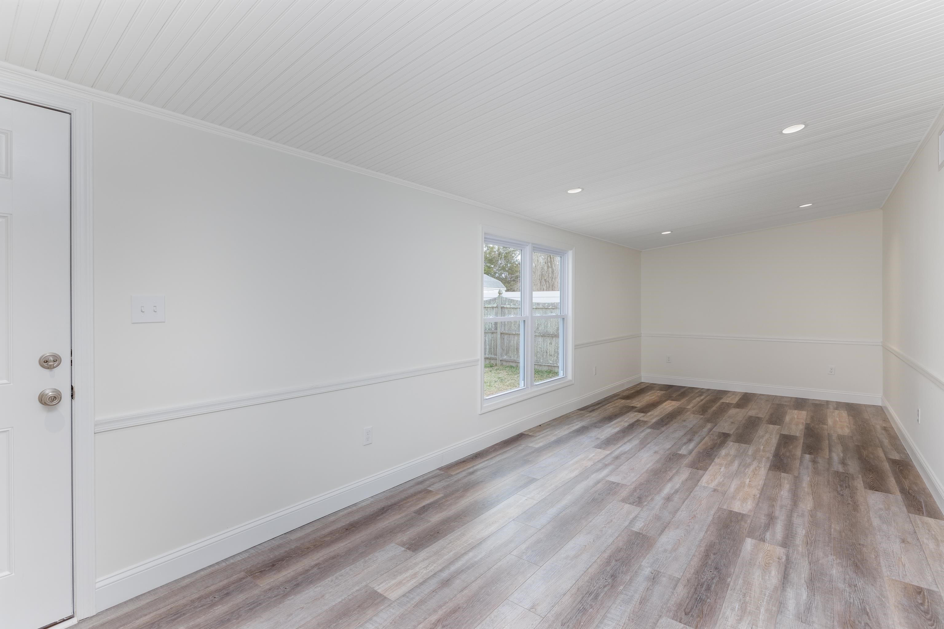 121 Broadway Villas, NJ 08251 - Photo 26 of 32 a view of an empty room with wooden floor and a window