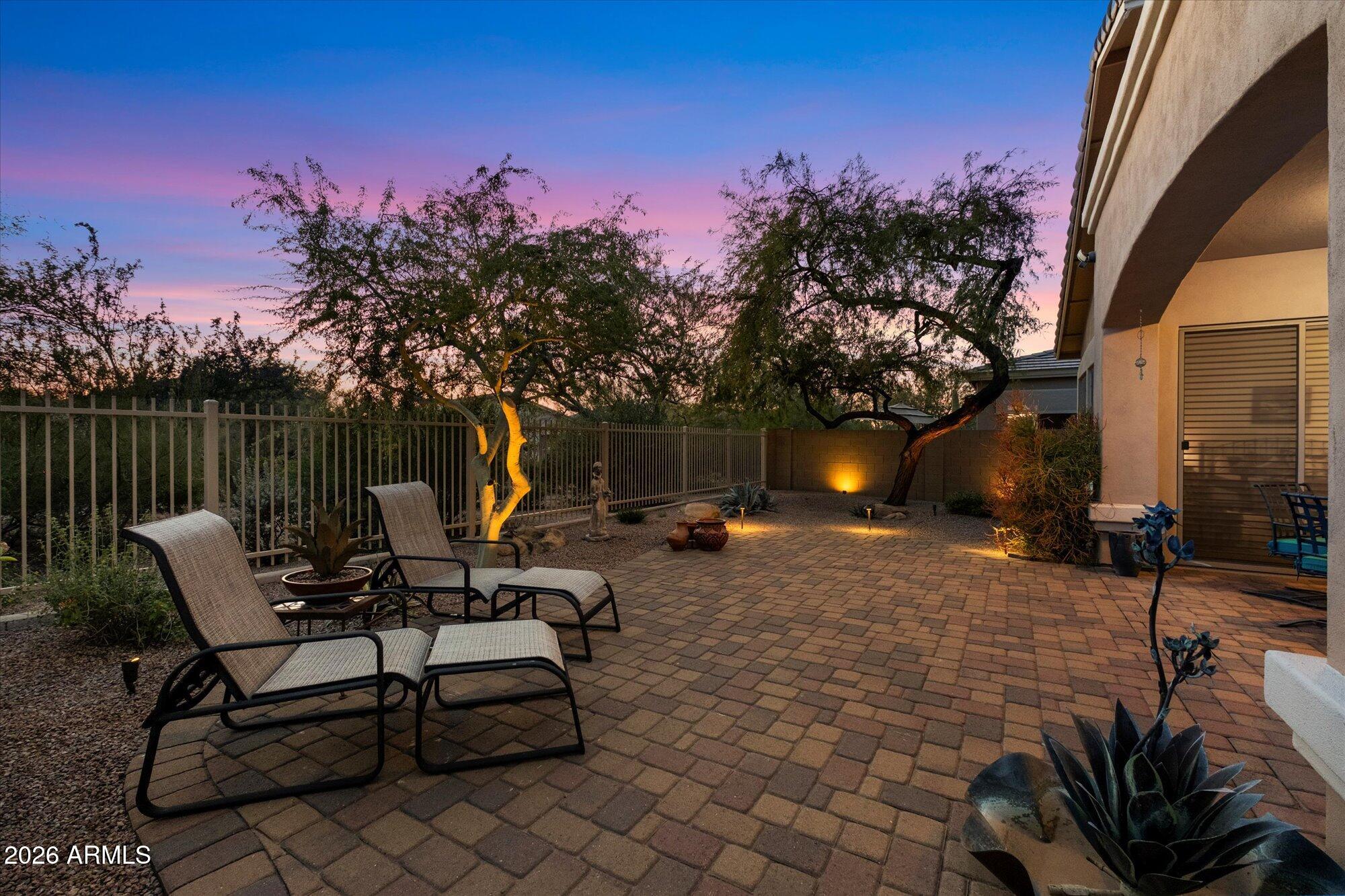 5025 East Kirkland Road Phoenix, AZ 85054 - Photo 28 of 37 a backyard of a house with table and chairs