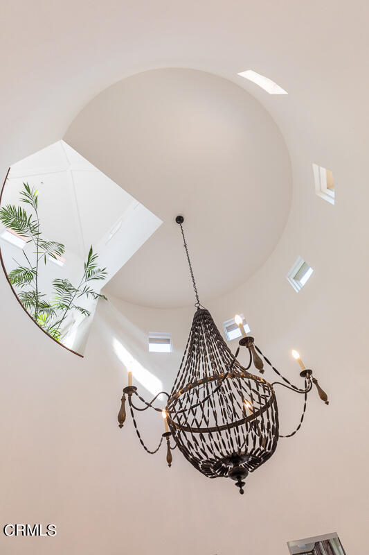 1437 Rutherford Drive Pasadena, CA 91103 - Photo 22 of 44 a vase of flowers sitting on a table