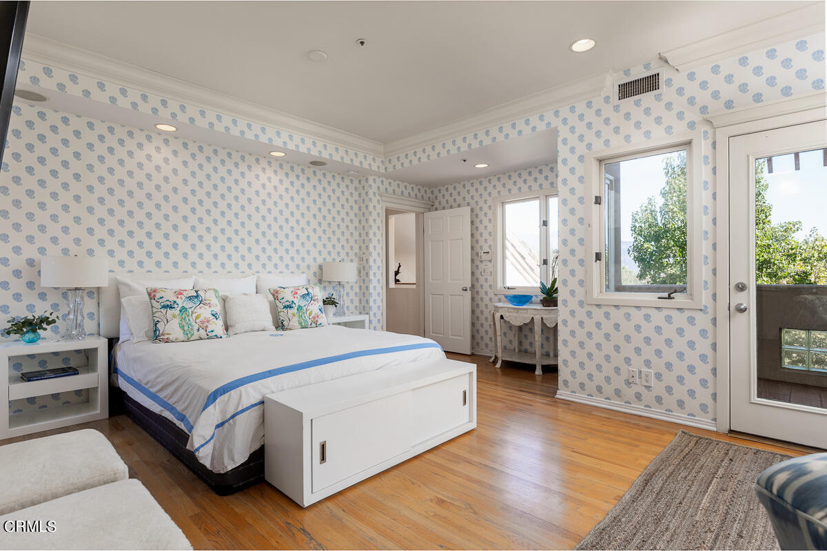 1437 Rutherford Drive Pasadena, CA 91103 - Photo 26 of 44 a bedroom with a large bed and a window