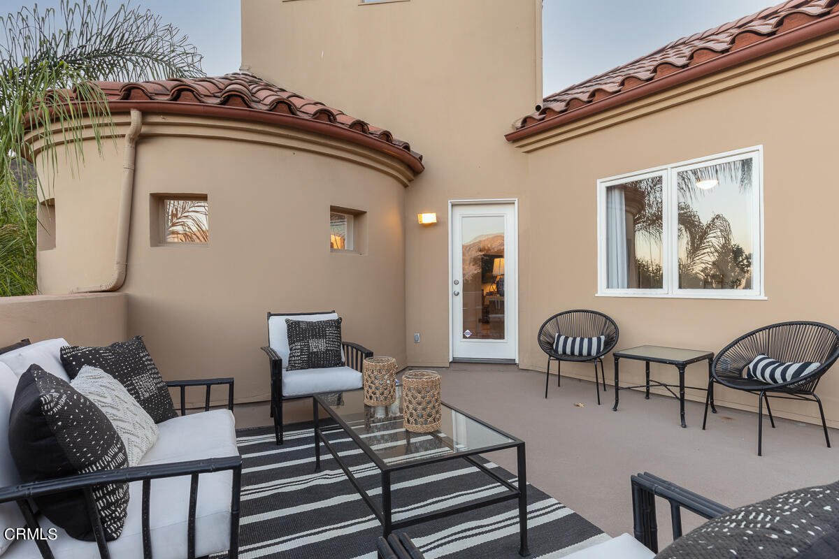 1437 Rutherford Drive Pasadena, CA 91103 - Photo 35 of 44 a view of a livingroom with furniture and lounge chair