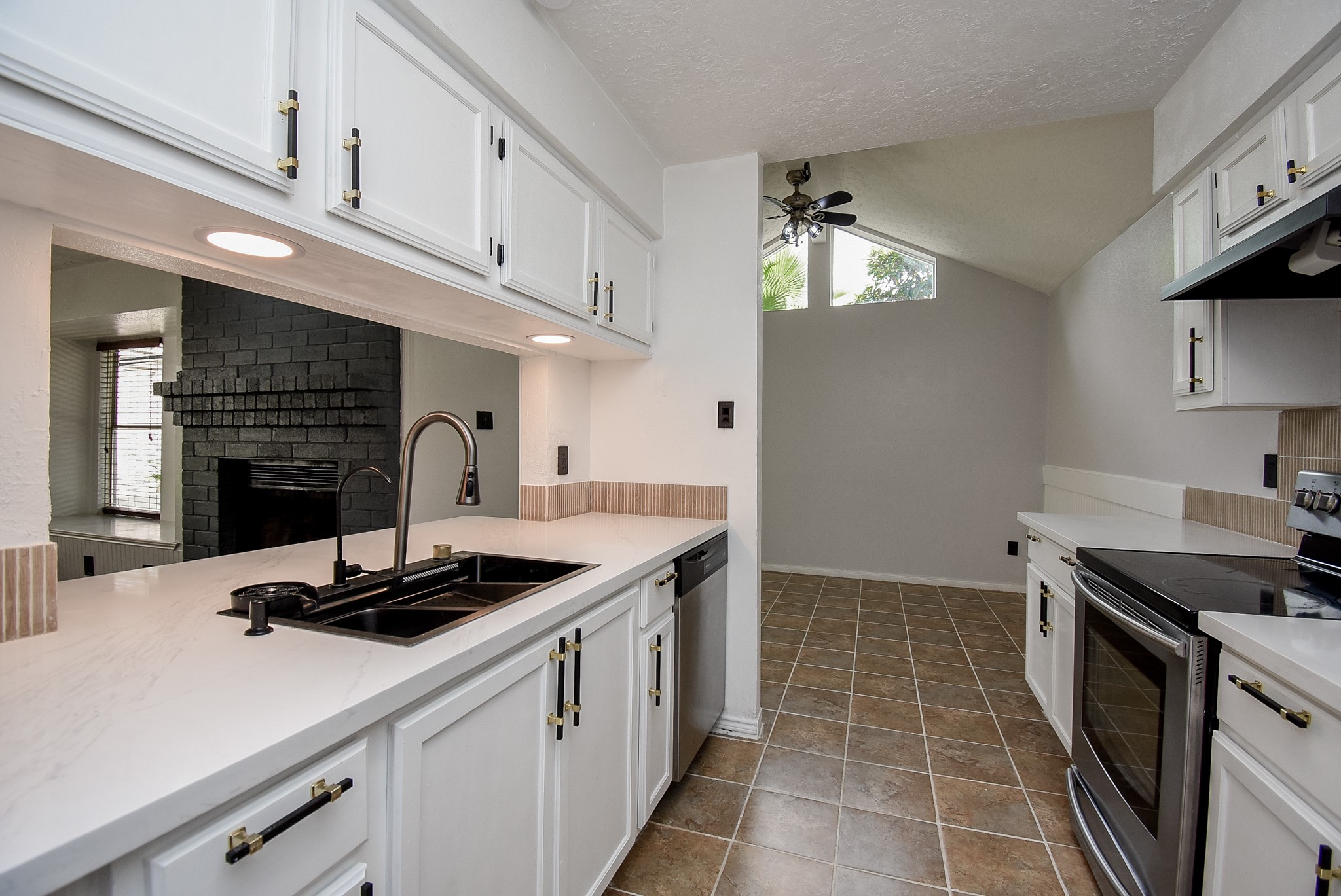 8715 Vinkins Road Houston, TX 77071 - Photo 18 of 48