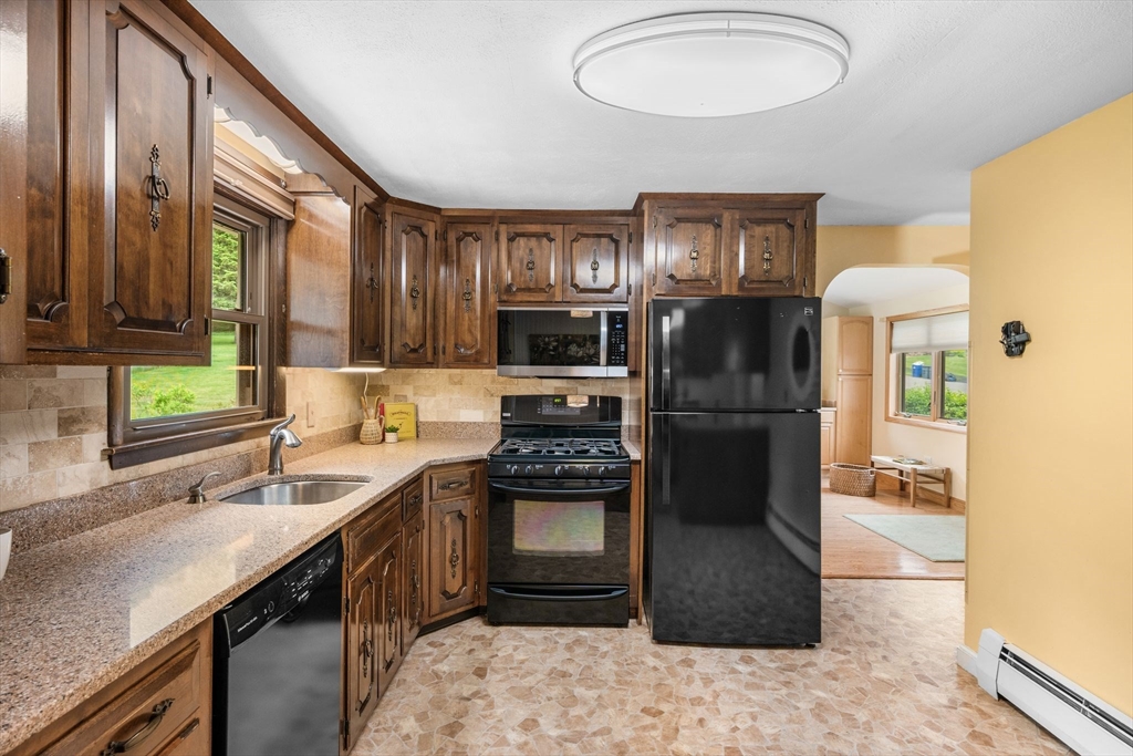 29 Patricia Road Peabody, MA 01960 - Photo 20 of 40