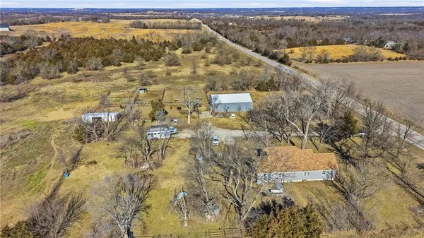 $415,000 | 38240 Hedge Lane, Paola, KS 66071