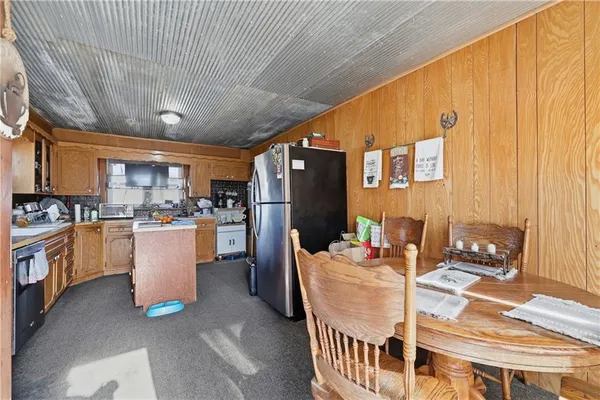 $415,000 | 38240 Hedge Lane, Paola, KS 66071