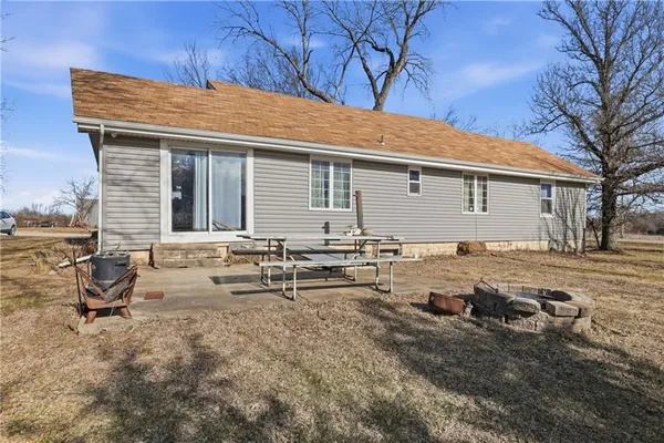 $415,000 | 38240 Hedge Lane, Paola, KS 66071