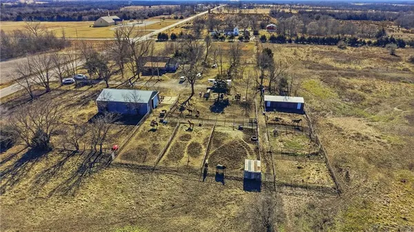 $415,000 | 38240 Hedge Lane, Paola, KS 66071