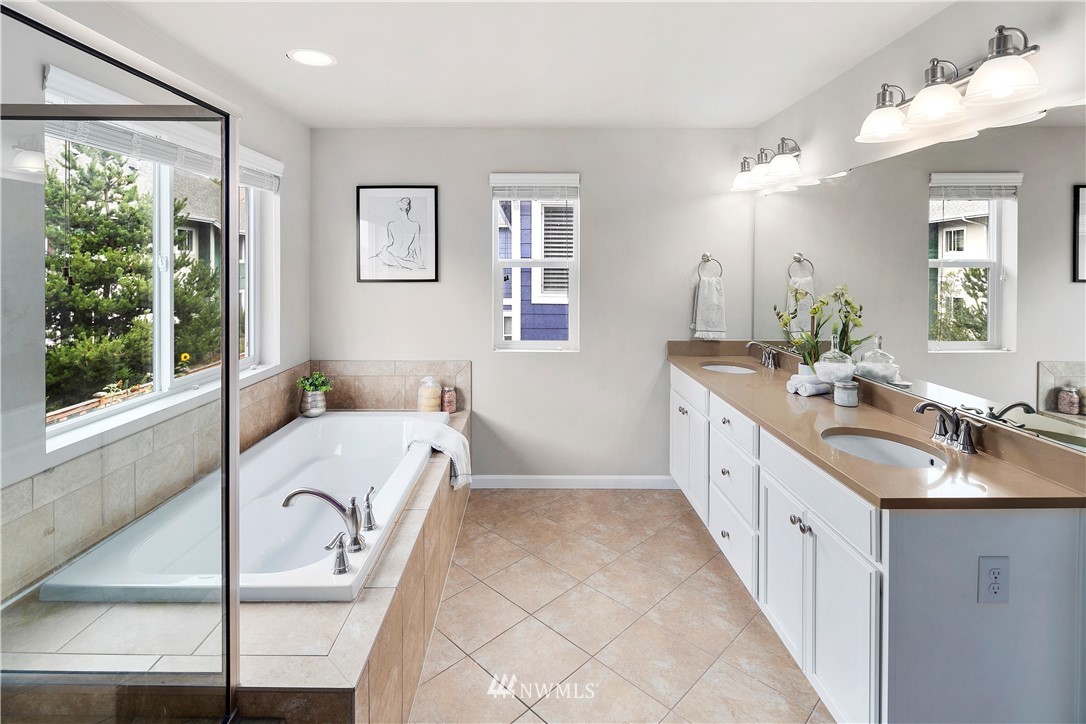450 Southwest 111th Street Seattle, WA 98146 - Photo 12 of 22 Gallery Image 12