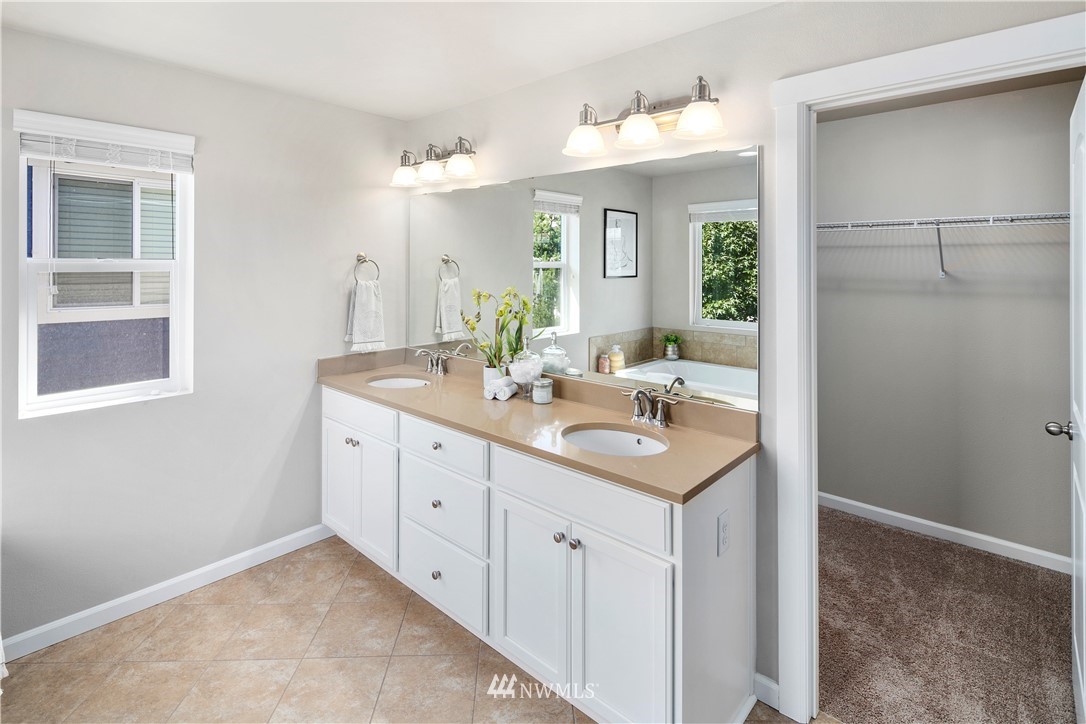 450 Southwest 111th Street Seattle, WA 98146 - Photo 13 of 22 Gallery Image 13