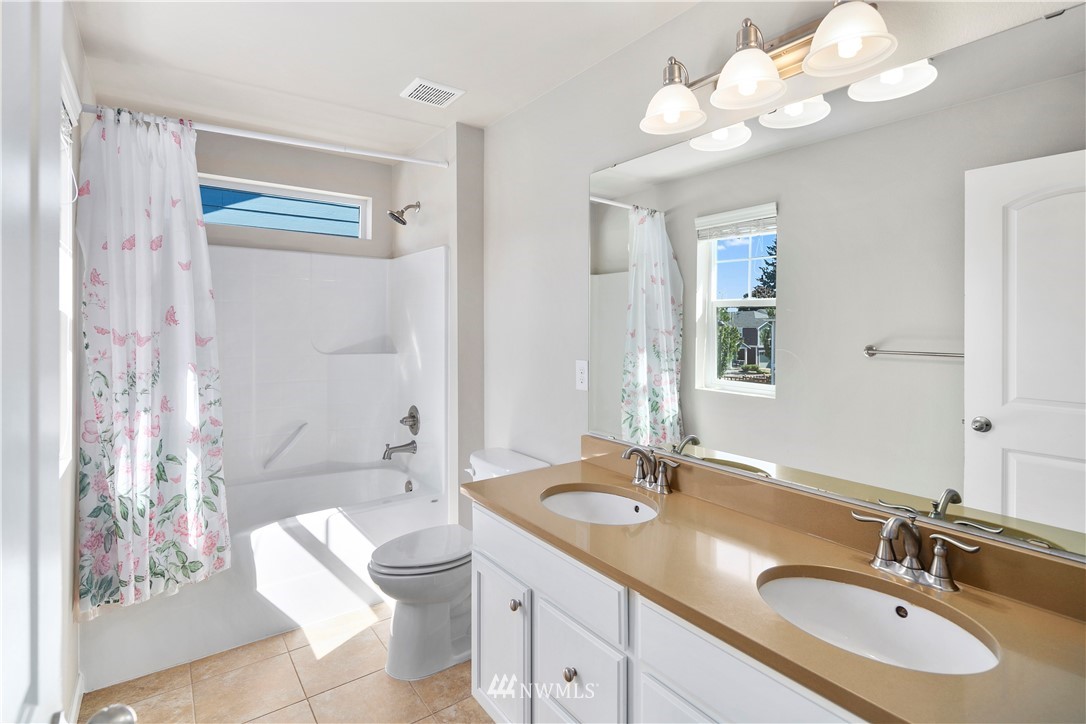 450 Southwest 111th Street Seattle, WA 98146 - Photo 21 of 22 Gallery Image 21