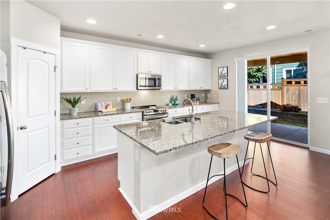 450 Southwest 111th Street Seattle, WA 98146 - Photo 7 of 22 Gallery Image 7