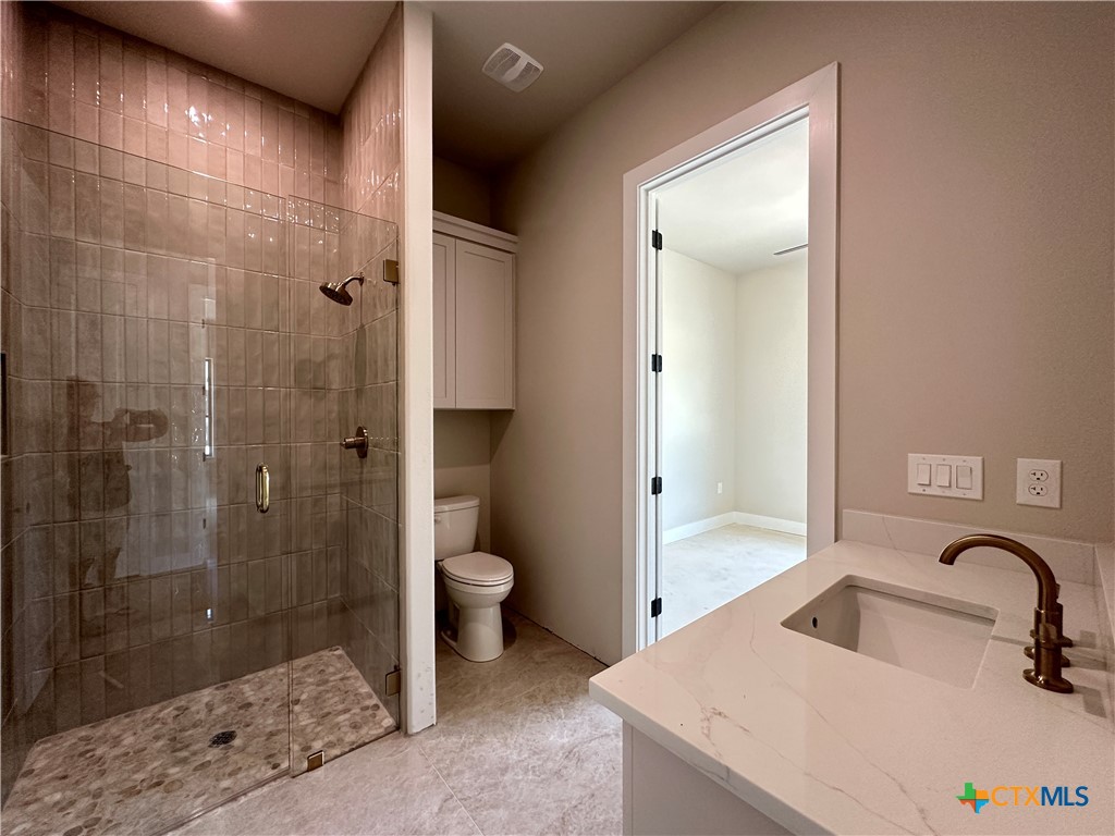 418 Dos Rios Drive Belton, TX 76513 - Photo 12 of 41 a bathroom with a sink toilet and shower