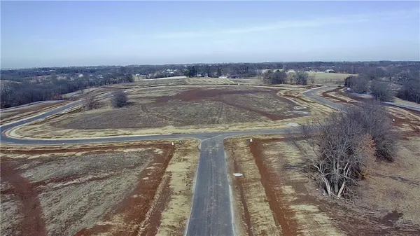 $293,200 | 14017 Crawford Creek Cir Lake, Lee's Summit, MO 64086