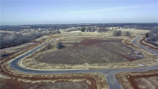 $293,200 | 14017 Crawford Creek Cir Lake, Lee's Summit, MO 64086