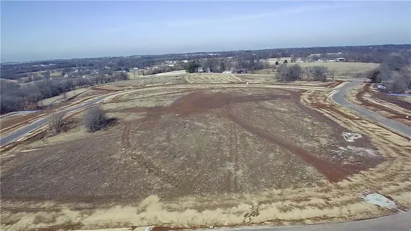 $293,200 | 14017 Crawford Creek Cir Lake, Lee's Summit, MO 64086