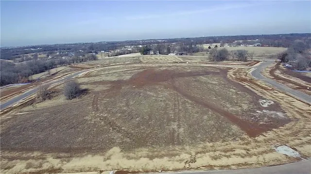 $279,300 | 14017 Crawford Creek Cir Lake, Lee's Summit, MO 64086