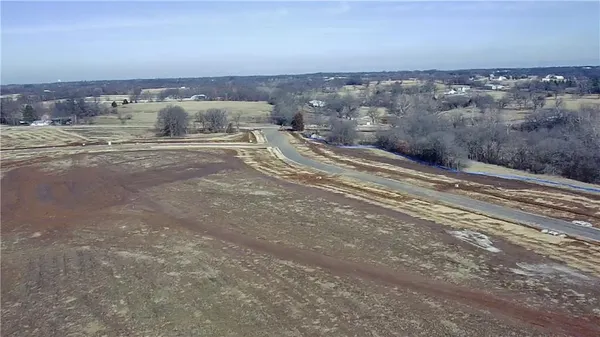 $293,200 | 14017 Crawford Creek Cir Lake, Lee's Summit, MO 64086