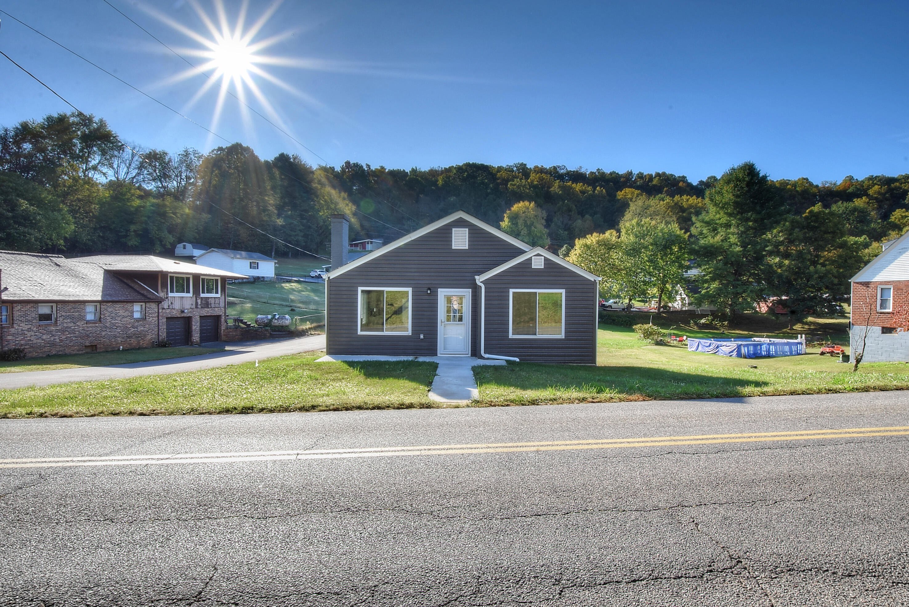 1722 Siam Road Elizabethton, TN 37643 - Photo 2 of 38 1722 siam road