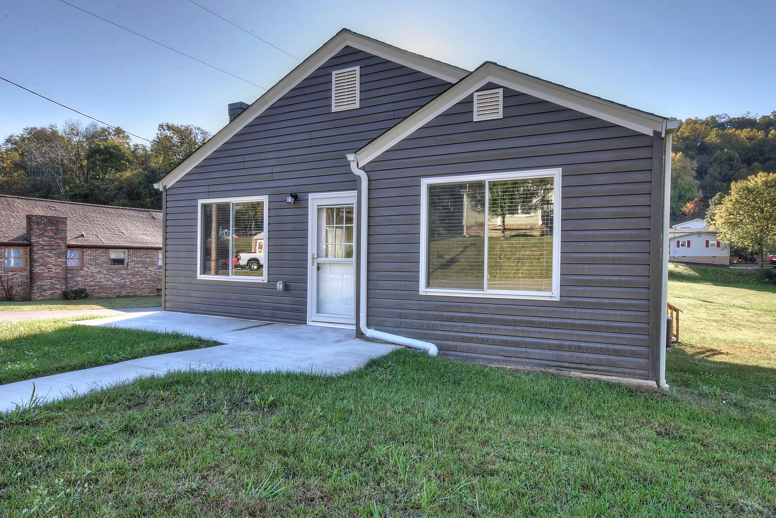 1722 Siam Road Elizabethton, TN 37643 - Photo 4 of 38 1722 siam road elizabethton tn 37643 (4)