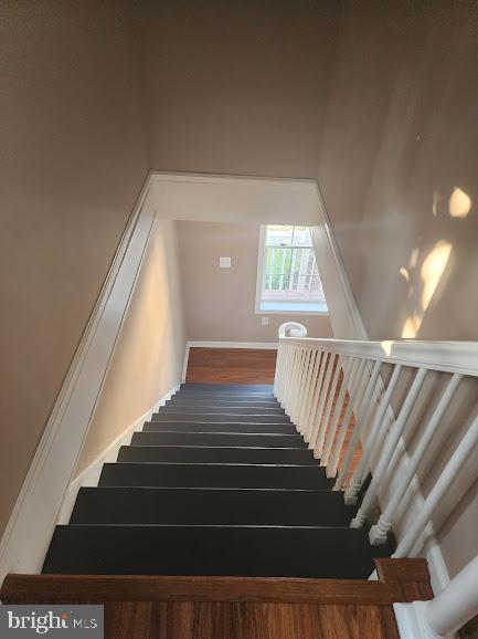 1 Wendover Road Glen Burnie, MD 21060 - Photo 18 of 41 Stairs from 2dn to mail level