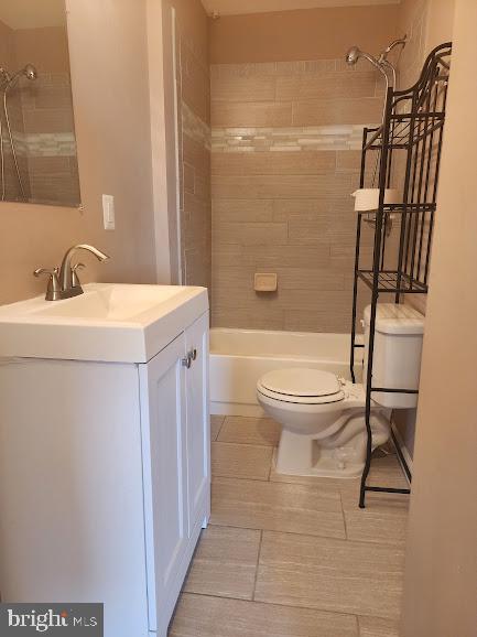 1 Wendover Road Glen Burnie, MD 21060 - Photo 24 of 41 Hallway 2nd level Full Bathroom